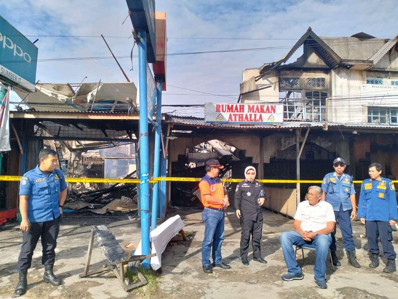 Pemkab Sintang Tinjau Lokasi Kebakaran