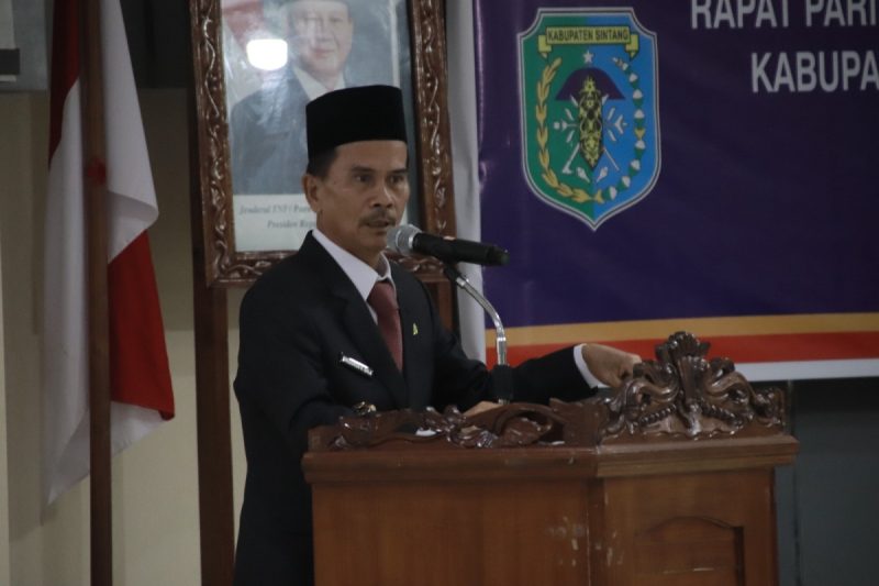 Bupati Sintang Gregorius Herkulanus Bala Berikan Pidato di Sidang Paripurna DPRD Sintang