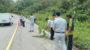 Perlancar Arus Mudik Lebaran 2025, FK2L Sintang Tutup Lubang di Jalan Sintang-Sekadau